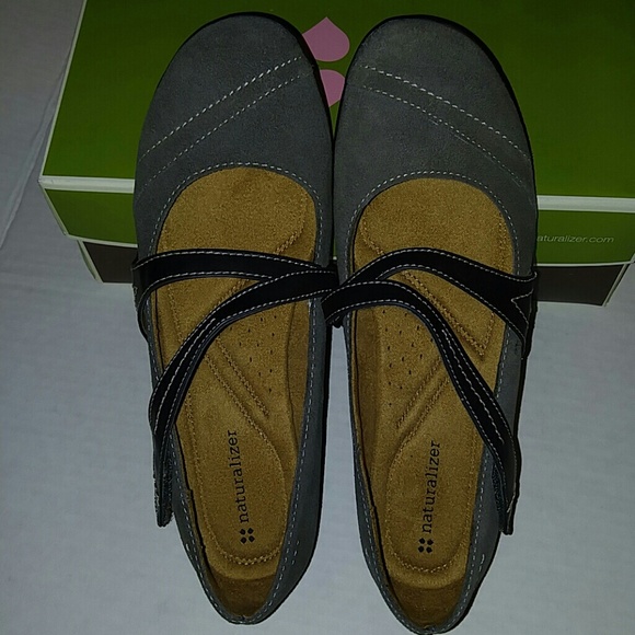naturalizer grey shoes